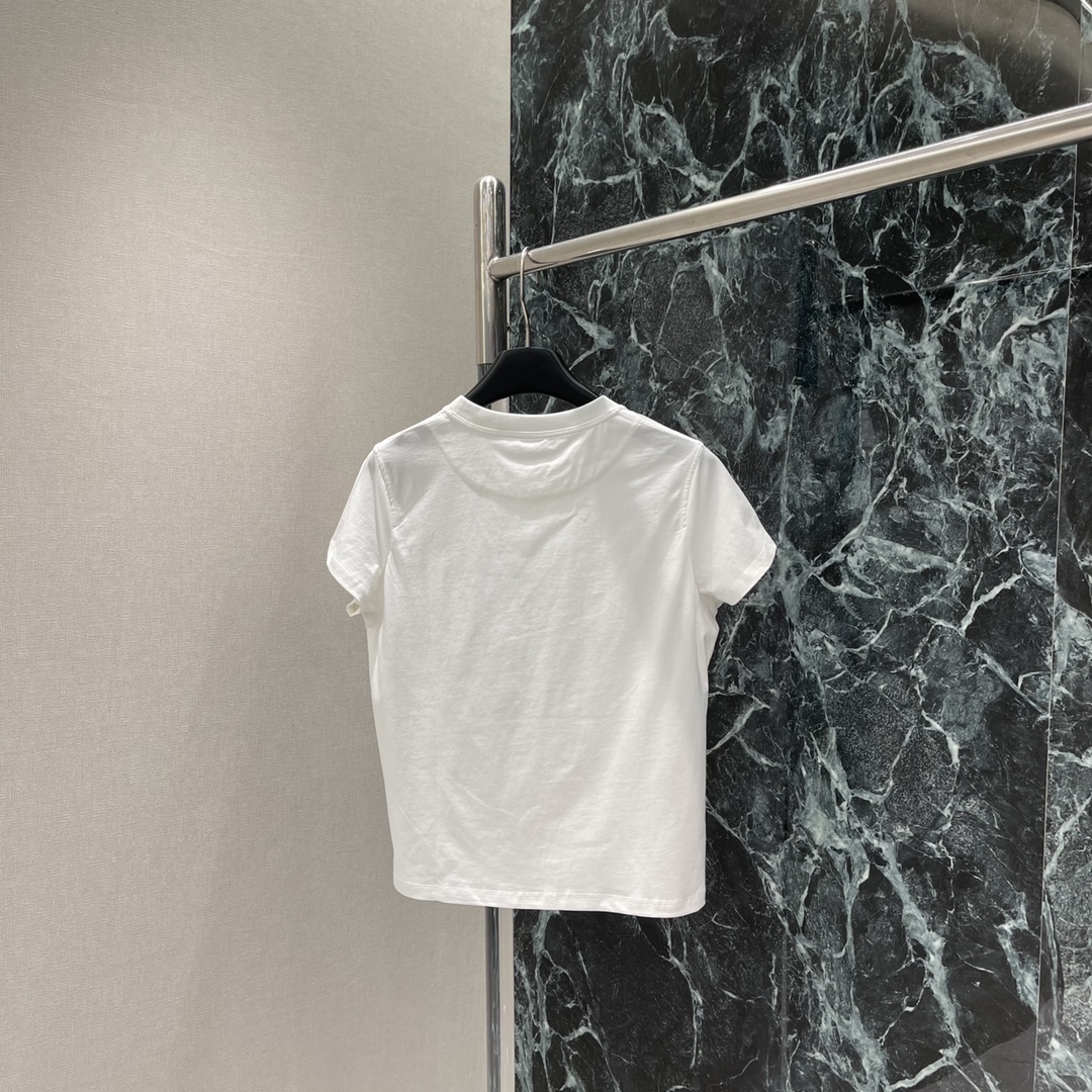 2025 Spring Collection: Elegant Women’s Clothing with Airy Contours and Soft Fabrics - 图片 8