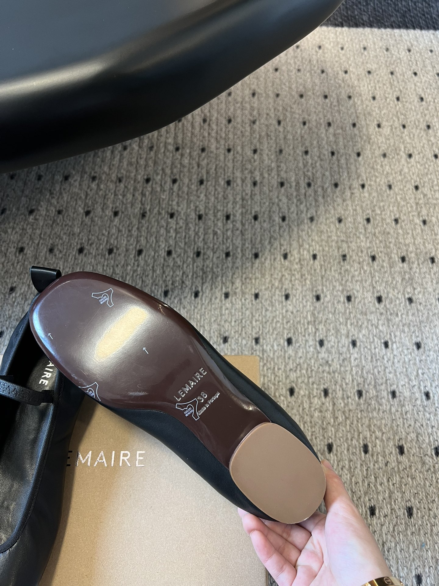 
LEMAIR* 25ss绝美芭蕾舞鞋

上脚真的超级舒适  低调简约又不失高级 随意慵懒 小鸡黄色也好