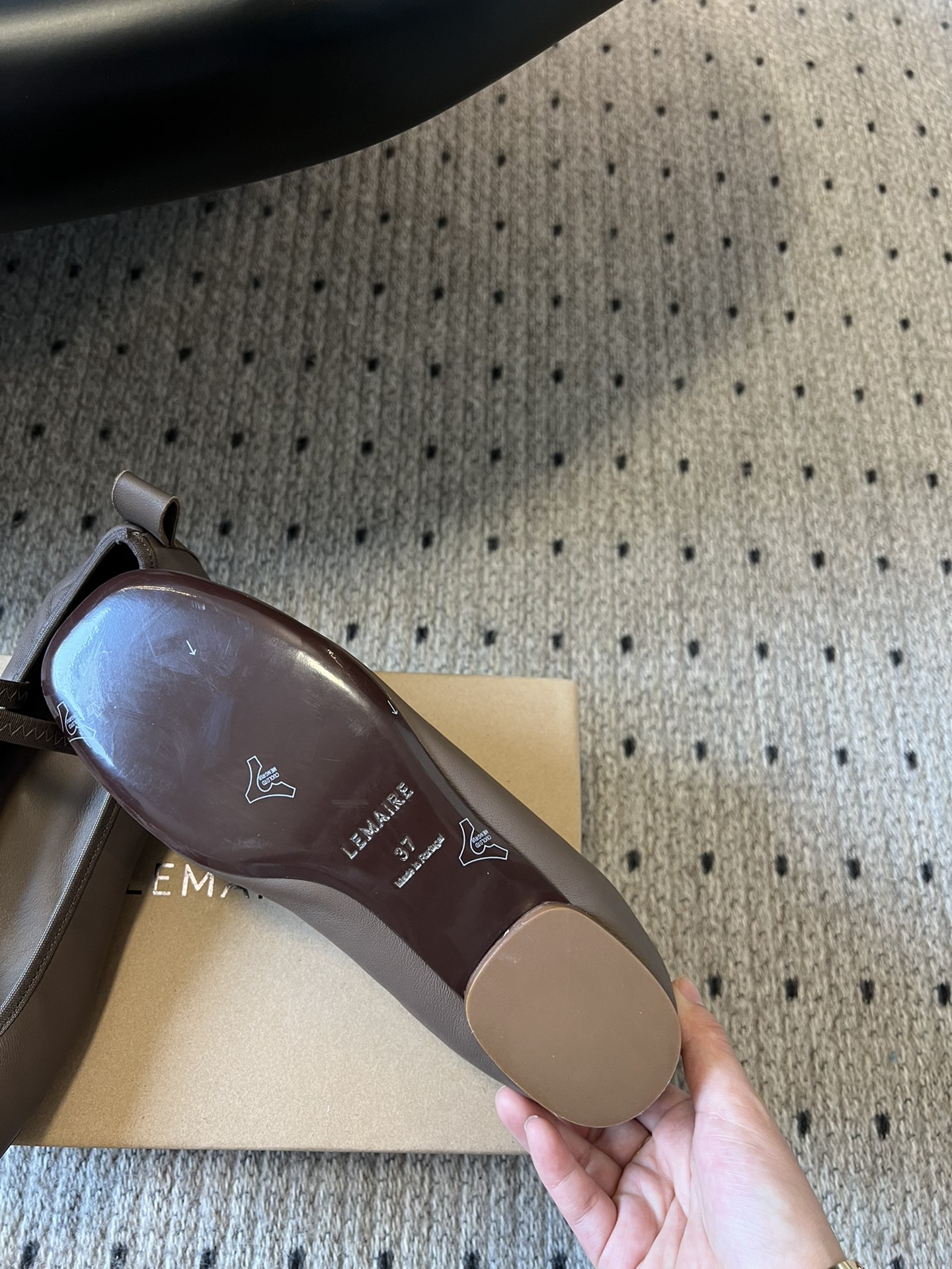 
LEMAIR* 25ss绝美芭蕾舞鞋

上脚真的超级舒适  低调简约又不失高级 随意慵懒 小鸡黄色也好
