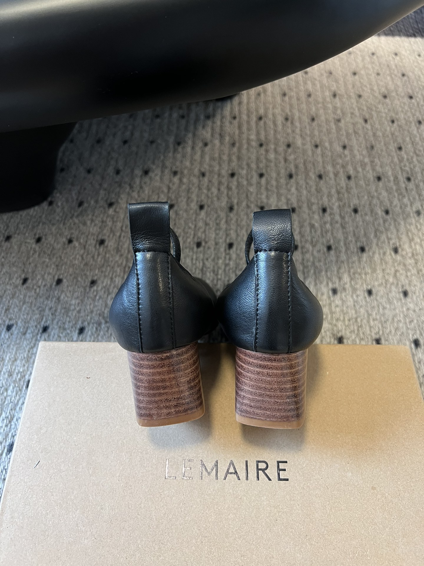 
LEMAIR* 25ss绝美芭蕾舞鞋

上脚真的超级舒适  低调简约又不失高级 随意慵懒 小鸡黄色也好