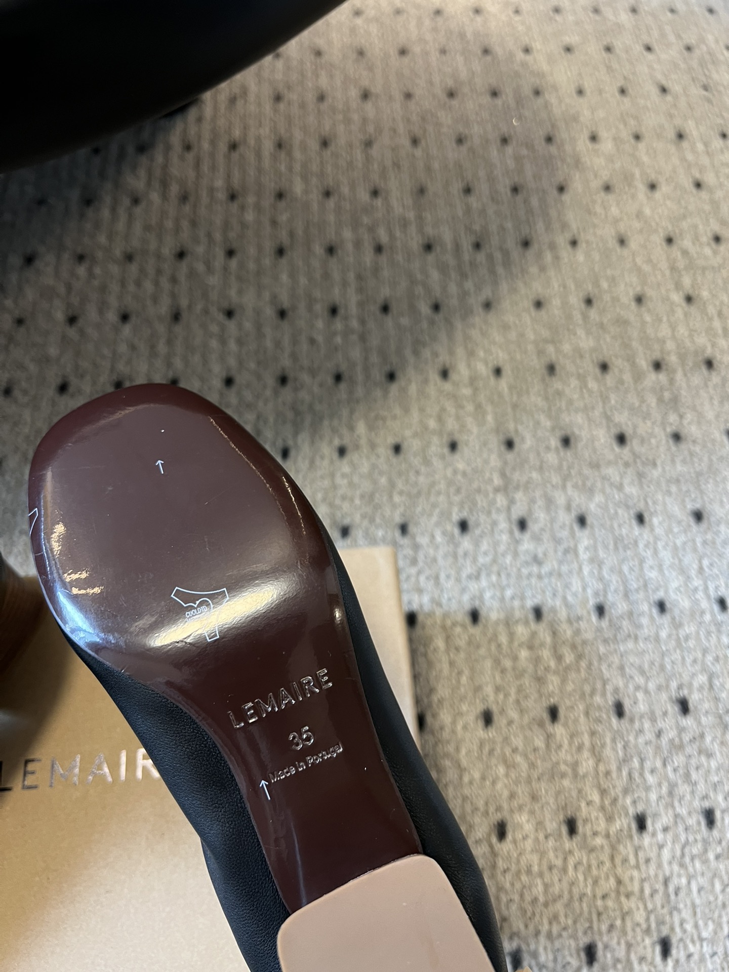 
LEMAIR* 25ss绝美芭蕾舞鞋

上脚真的超级舒适  低调简约又不失高级 随意慵懒 小鸡黄色也好