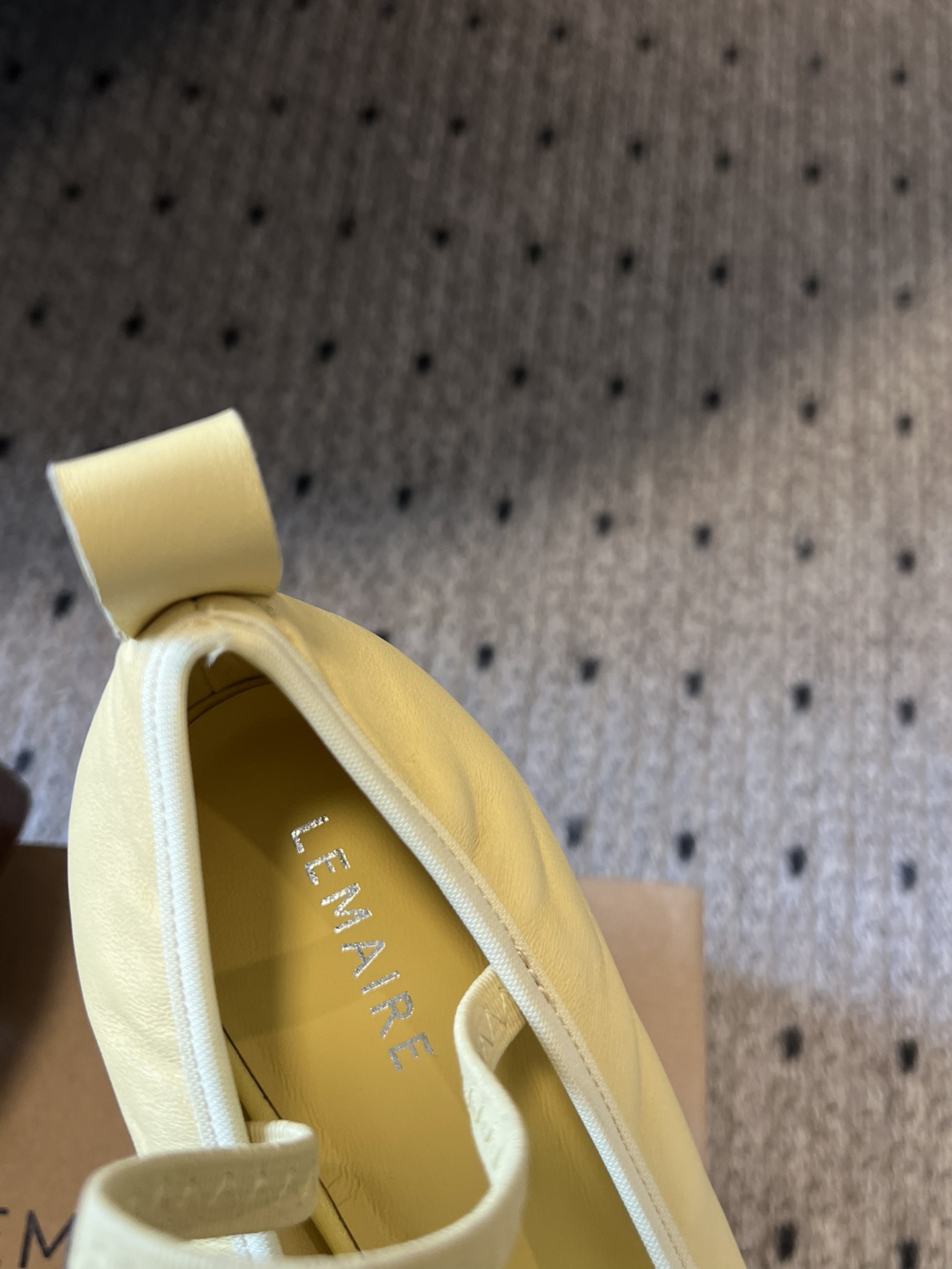 
LEMAIR* 25ss绝美芭蕾舞鞋

上脚真的超级舒适  低调简约又不失高级 随意慵懒 小鸡黄色也好