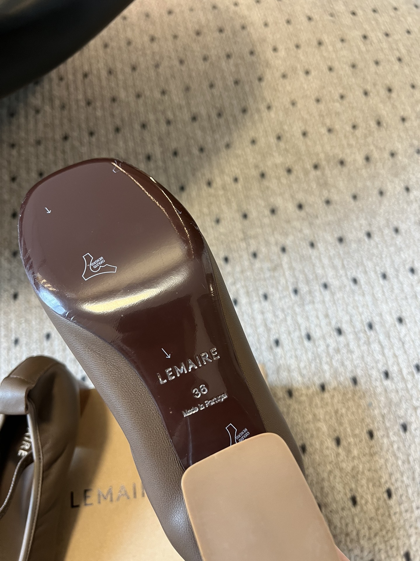 
LEMAIR* 25ss绝美芭蕾舞鞋

上脚真的超级舒适  低调简约又不失高级 随意慵懒 小鸡黄色也好