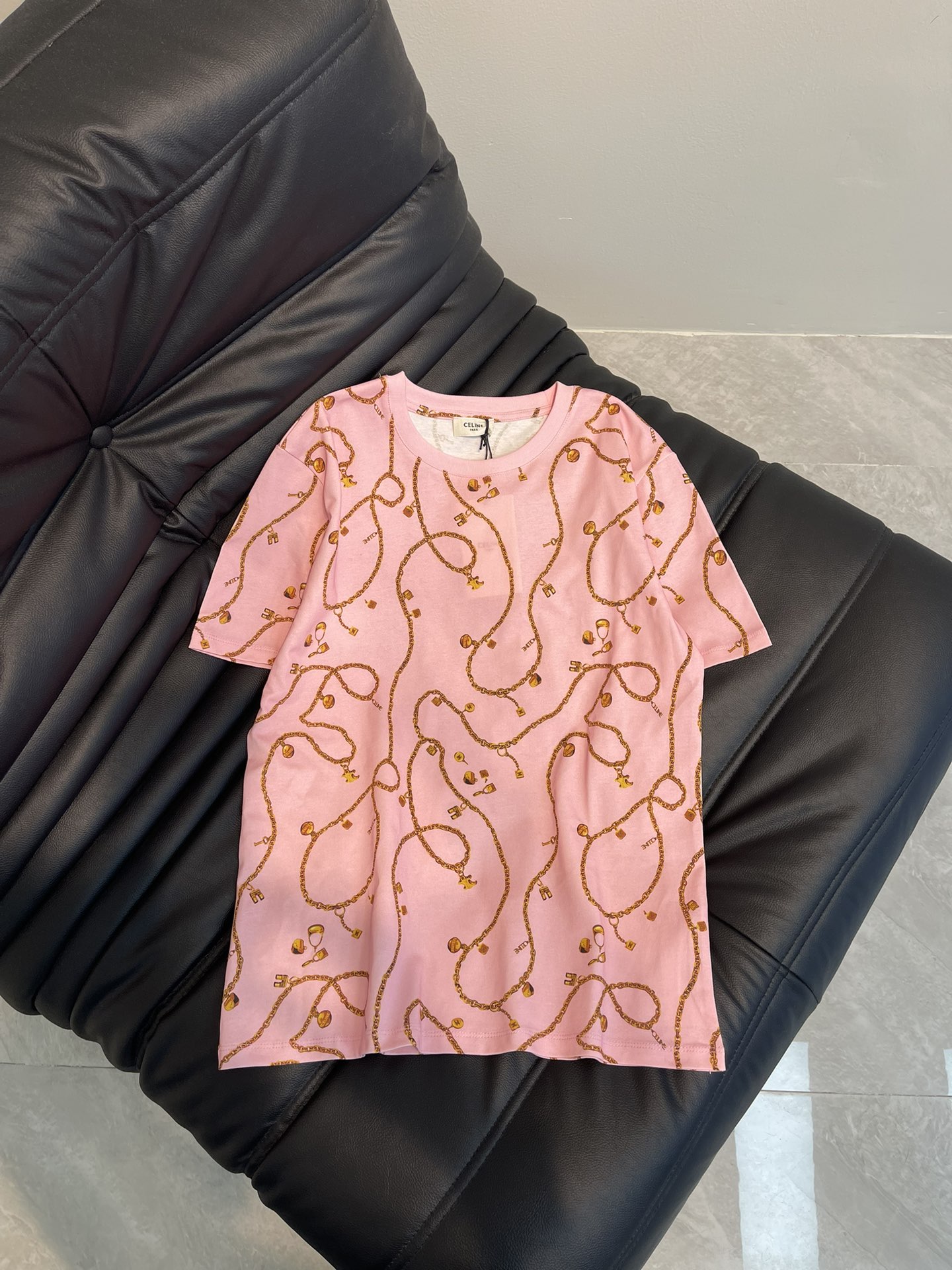 NO:314739,Celin*25 spring and summer new full-body printed short-sleeved T-shirt, high-end imported cotton fabric, classic style, very beautiful upper body, SML, celine, T-shirt, tees, t-shirt, alexander wang19860909Celin*25春夏款新款全身印花短袖T恤,高级进口纯棉面料,经典版型上身非常漂亮,SML,,celine,T-shirt,tees，t-shirt,alexander wang,Women's clothing