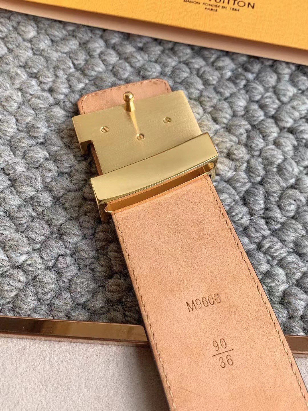[LV Belts]LV Classic check with metal Logo Wild and fashionable and will never