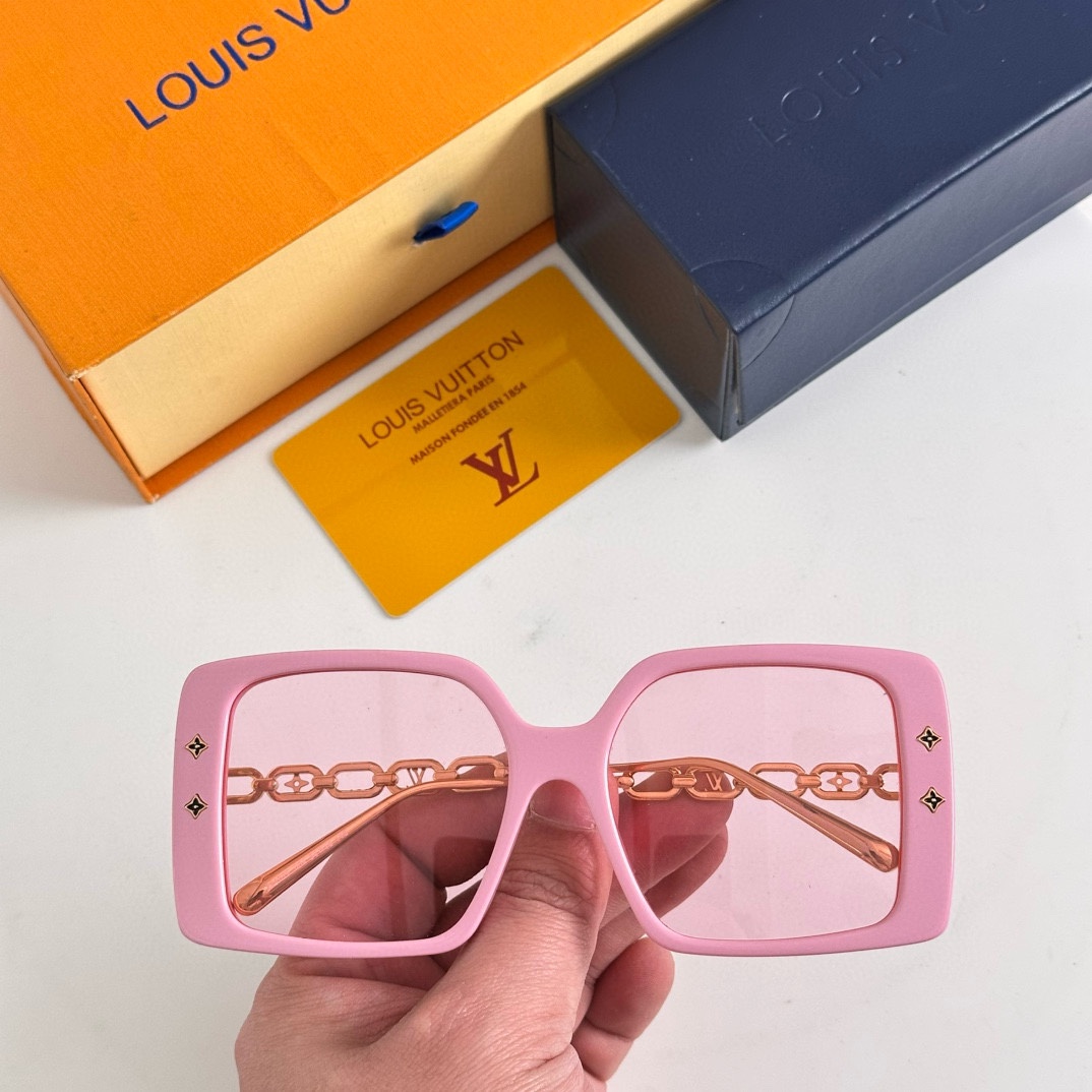 ‼️💛Z2107E墨镜
SIZE：54口18-145 Lv女士太阳眼镜🕶️
高品质要求的放心入，一定满意
