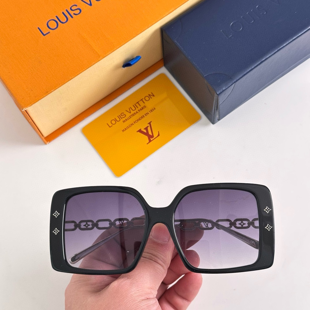 ‼️💛Z2107E墨镜
SIZE：54口18-145 Lv女士太阳眼镜🕶️
高品质要求的放心入，一定满意