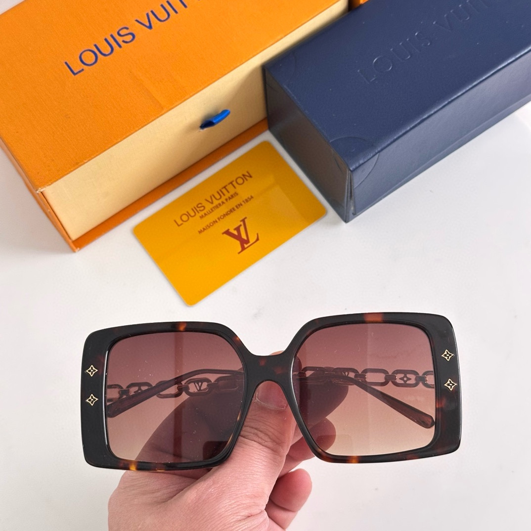 ‼️💛Z2107E墨镜
SIZE：54口18-145 Lv女士太阳眼镜🕶️
高品质要求的放心入，一定满意