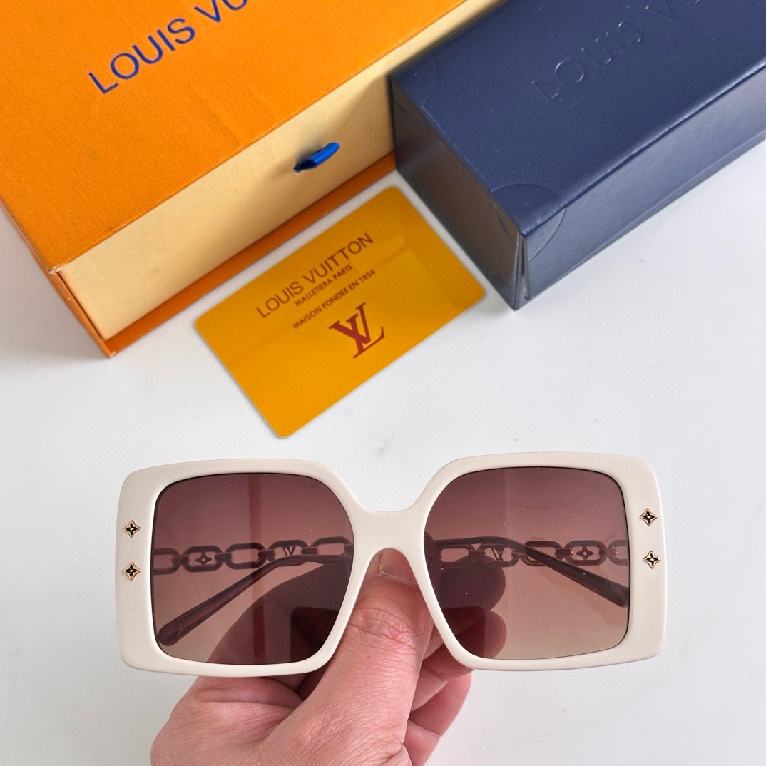 ‼️💛Z2107E墨镜
SIZE：54口18-145 Lv女士太阳眼镜🕶️
高品质要求的放心入，一定满意
