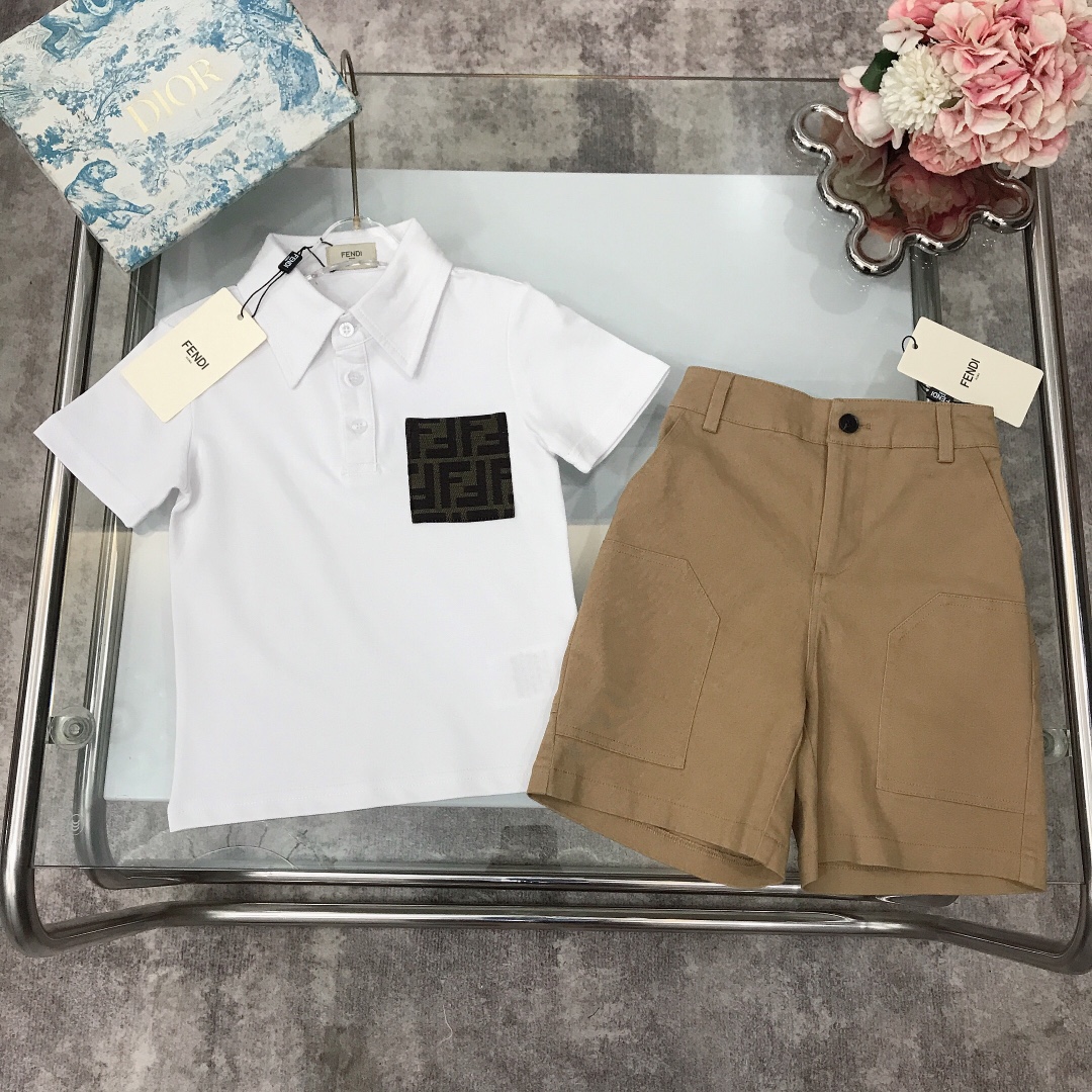 NO:210513,【Spot shipment】 FEND* Brother and sister style ~ Limited series Pure cotton small lapel Polo shirt embroidered oblique cotton shorts Pure cotton texture Soft and delicate exquisite original 1:1 Created on the chest with the iconic brown double FF fabric piece accessories pocket design Diagonal cotton shorts with back pocket embroidered double FF, showing elegance and handsomeness, soft and comfortable, skin-friendly and not tied, excellent upper body effect size--120-130-140-150 [CM] Counter packaging 70, clothes, fendi, shorts,19860909【现货发】   FEND* 兄妹款～限定系列 纯棉小翻领Polo衫刺绣斜织棉短裤 纯棉质地 柔软细腻 精致款 原版1:1打造 胸前搭配标志性棕色双FF面料片配饰口袋设计 斜织纯棉短裤搭配后口袋刺绣双FF 尽显优雅跟帅气 柔顺舒适 亲肤不扎 上身效果极好  size尺码--120-130-140-150【CM】 专柜包装70,衣服,fendi,shorts,,Children's