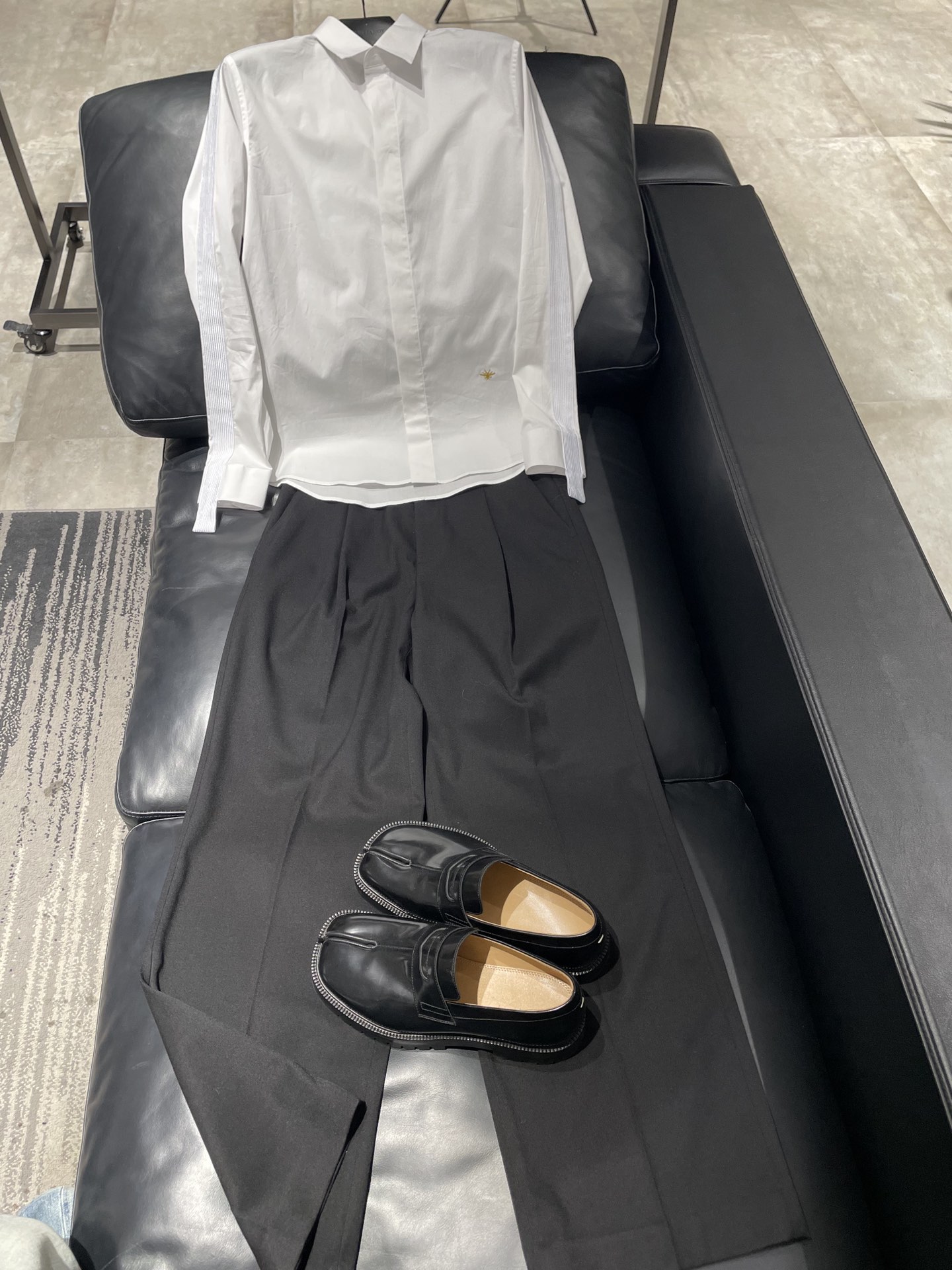 NO:116080,Dior-2025 counter latest hit shirts are shipped, Paris Fashion Week showcase hits!  Selected imported silk cotton fabric from Italy with classic bee embroidery design, simple and atmospheric, fashionable and slim, taste choice. Number 48-56 (with Hong Kong Lane Crawford gift box packaging), dior, real silk, alexander wang19860909迪奥-2025专柜最新爆款衬衣出货 巴黎时装周走秀爆款！精选意大利进口真丝棉面料搭配经典小蜜蜂刺绣设计,简约大气 时尚修身 品味之选.码数48-56（配香港连卡佛礼盒包装）,,dior,real silk,alexander wang,Men's clothing