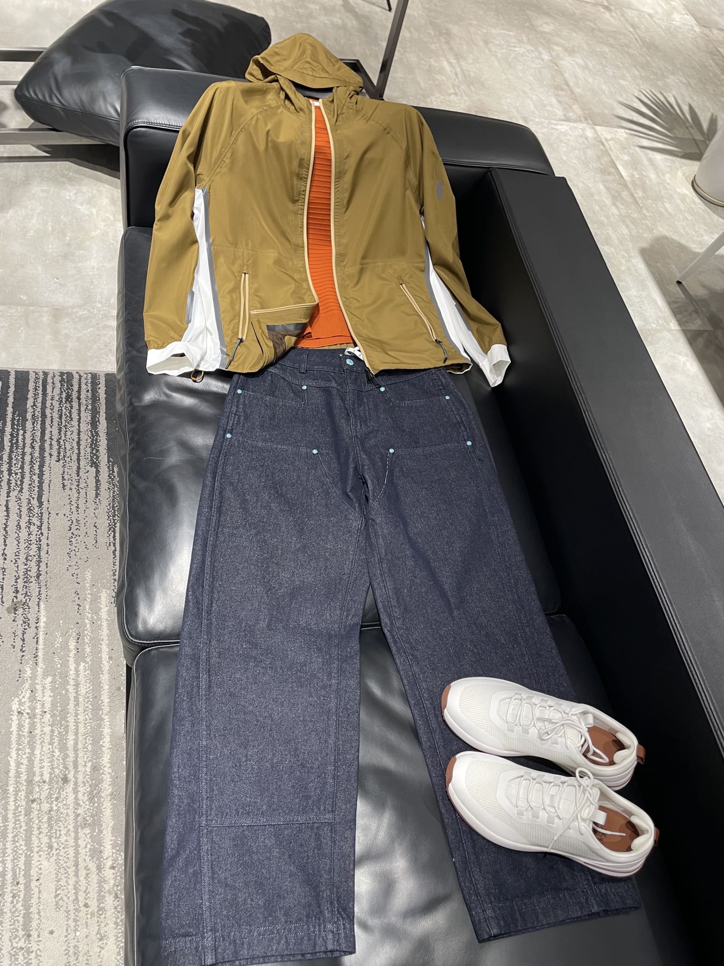 NO:116068,Jenia-2025 counter latest jackets are shipped, and European and American counters are on sale simultaneously!  Selected Italian imported polyester fabrics with simple and elegant designs, single-sided sleeves brand letters and braided straps at the back of the stamina show fashion, the upper body effect can be seen. Size 48-56 (with Hong Kong Lane Crawford gift box packaging), zegna, jackets & coats, alexander wang19860909杰尼亚-2025专柜最新款外套出货 欧美专柜同步发售！精选意大利进口聚酯纤维面料搭配简约大方的设计,单边袖子的品牌字母和后劲处的编织带彰显时尚 上身效果看得见.尺码48-56（配香港连卡佛礼盒包装）,,zegna,jackets & coats,alexander wang,Men's clothing