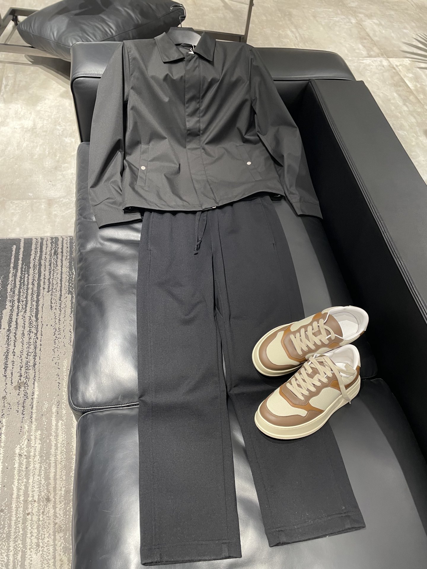 NO:116074,Prada-2025 counter latest hot jackets are shipped, and European and American counters are released simultaneously!  Selected custom fabrics imported from Italy are matched with the latest designs and customized zippers. You must not miss them. Number of codes: 48-56 (with Hong Kong Lane Crawford gift box packaging), prada, jackets & coats, alexander wang19860909普拉达-2025专柜最新爆款外套出货 欧美专柜同步发售！精选意大利进口定制面料搭配最新的设计和定制拉链相当韵味 您绝对不容错过.码数:48-56（配香港连卡佛礼盒包装）,,prada,jackets & coats,alexander wang,Men's clothing