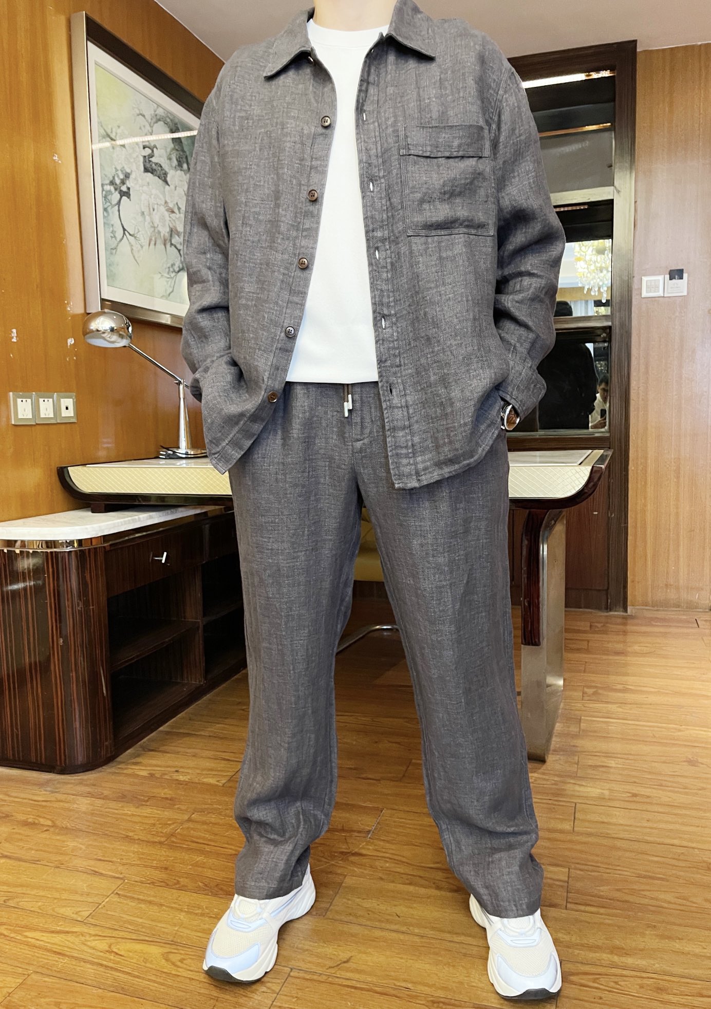 NO:116086,Jenia-2025 counter latest hot shirt sets are shipped, hot-selling items in European and American counters!  Selected imported cotton and linen fabrics from Italy, the simple and atmospheric design shows the charm. There is no need to say more about the effect of the upper body. The number of codes is 48-56 (model 173/130 wears 48, with Hong Kong Lane Crawford gift box packaging), zegna, alexander wang19860909杰尼亚-2025专柜最新爆款衬衣套装出货 欧美专柜热销单品！精选意大利进口棉麻面料,简约大气的设计相当彰显韵味 上身效果不用多说.码数48-56（模特173/130穿48,配香港连卡佛礼盒包装）,,zegna,alexander wang,Men's clothing