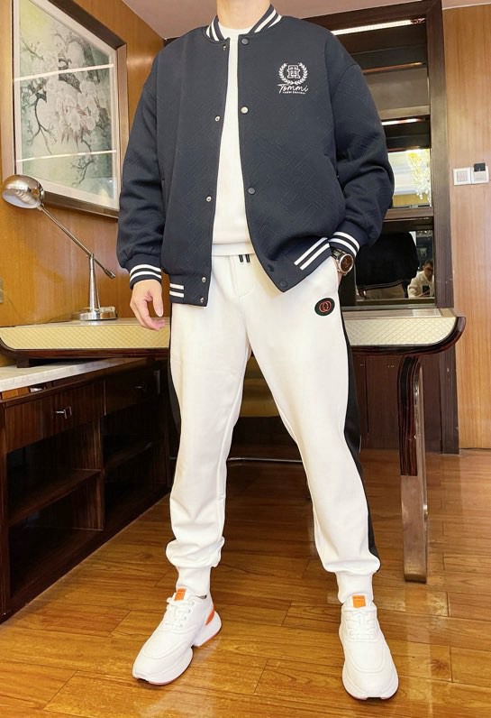 NO:116067,Tommy-2025 counter latest hot jacquard baseball collar jacket is shipped in blue, European and American counters are on sale simultaneously!  Selected custom polyester fabric imported from Italy and fashionable design, the exquisite brand logo on the chest and the contrasting threads on the collar, cuffs and hem are full of charm. There is no need to say much about the effect of the upper body. Size 48-56 (model 173/130 wears 48 sizes, with Hong Kong Lane Crawford gift box packaging),, jackets & coats, alexander wang19860909汤米-2025专柜最新爆款提花棒球领夹克蓝色出货 欧美专柜同步发售！精选意大利进口定制聚酯纤维面料搭配时尚的设计,胸前的精致品牌标志及领子、袖口、下摆的撞色螺纹点缀韵味十足 上身效果不用多说.尺码48-56（模特173/130穿48码,配香港连卡佛礼盒包装）,,jackets & coats,alexander wang,Men's clothing