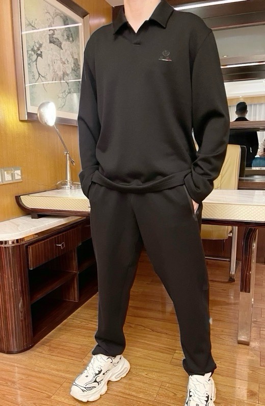 NO:116073,The latest sweatshirts in LP-2025 counters arrive, hot-selling items in European and American counters!  Selected Italian imported Tianshi cotton recycled fiber fabric with fashionable design, the brand embroidery on the chest highlights the charm, the base looks very good on the outside. Size 48--56 (model 173/130 wears 48 sizes, with Hong Kong Lane Crawford gift box packaging), loro piano, hoodie, sweatshirts, alexander wang19860909LP-2025专柜最新款卫衣到货 欧美专柜热销单品！精选意大利进口天丝棉再生纤维面料搭配时尚的设计,胸口的品牌刺绣彰显韵味 打底外穿都相当好看.尺码48--56码（模特173/130穿48码,配香港连卡佛礼盒包装）,,loro piana,hoodie,sweatshirts,alexander wang,Men's clothing