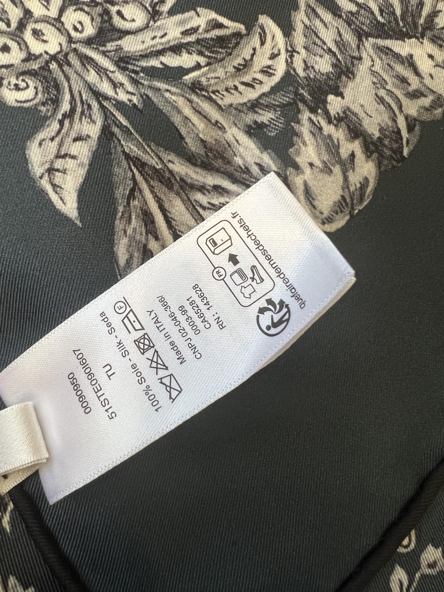 [Dior Scarves]Trademark details