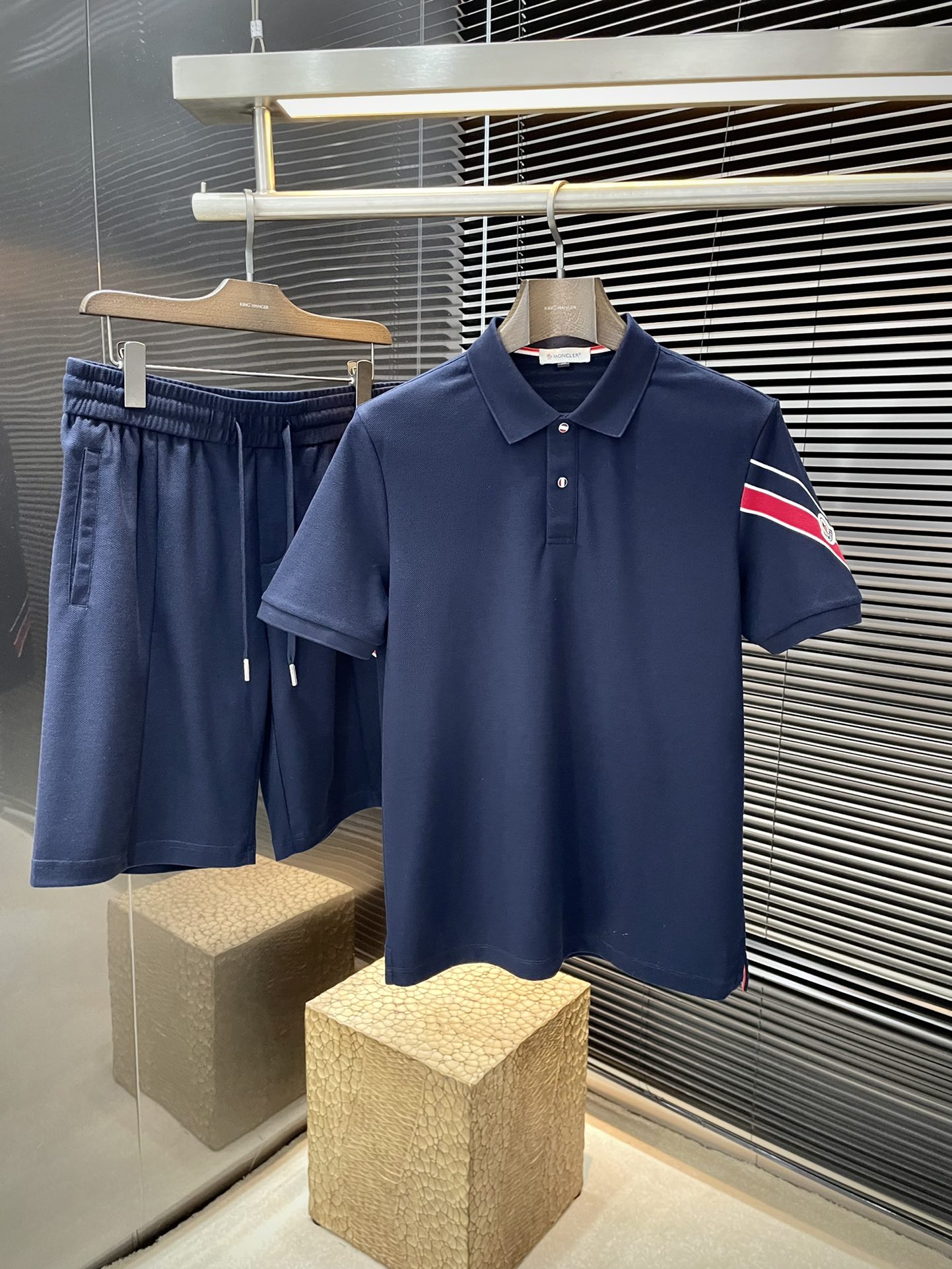 NO:116382,One set is not sold. Moncher- (blind) heavy recommendation!  New products for spring 2025, full of style, very good-looking, and absolutely awesome!  Fashionable and trendy suit. It uses imported all-muff fabric, with good comfort and exquisite turning!  A casual and handsome European and American tone!  Smooth and neat, with a crisp and stylish upper body, fashionable and handsome, and a full-size handsome image!  Size M-3XL, Moncler, alexander wang19860909一套不拆卖 Moncher-（蒙口）重磅推荐！2025春季新品 十足腔调 上身非常的赞 超有型 绝对是吸引回头率的利器！时尚潮流套装.采用进口全绵面料,舒适度好,车工精湛！随性帅气的欧美调调！流畅利落 上身挺括有型,时尚又帅气,十足的型男形象！尺码M-3XL,,Moncler,alexander wang,Men's clothing