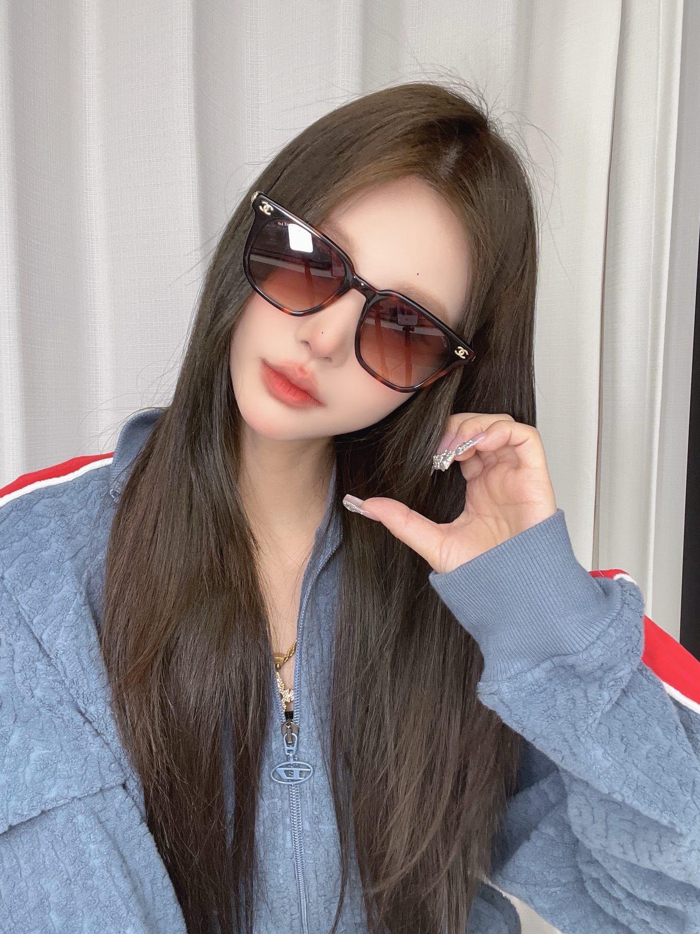  CHANE*  
Mod：CH 6808 
Size：52口21-145 
 模特图