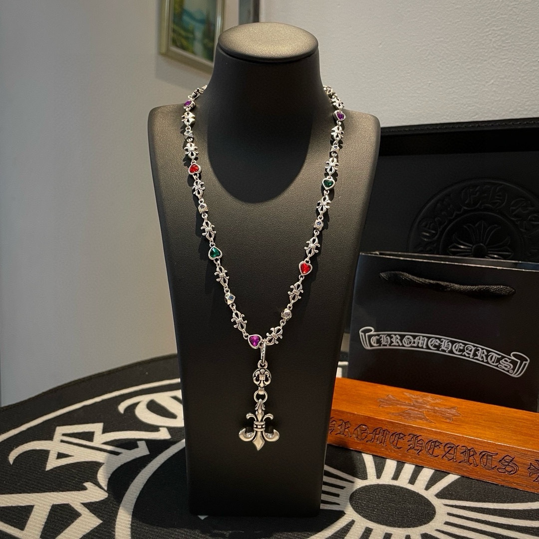 NO:104662,Batch New style [Counter Quality] Chrome Hearts Croxin Classic retro multi-element necklace Scout flower pendant Different concave and convex shapes present unique style Cross Scout flower is Croxin's ambition, so it lasts for a long time Genuine version Chrome Hearts Croxin Difference to the market ordinary light version Corresponding to the quality of the version Benchmarking the details of the letter printing Retro old gray oxygen level. Seiko version!  !  !  Pure handmade ~ Authentic model opening must-have fashion and fashion, both men and women can wear it, same style for couples, original official website, rock punk style silver style, retro elements, trendy and versatile!  , jewelry boutique, chrome hearts, chrome hearts, necklace19860909批 新款【专柜品质】Chrome Hearts克罗心 经典复古多元素项链 童军花吊坠 凹凸造型不同的花纹设计风格 呈现出与众不同 十字架 童军花是克罗心的志 所以更经久不衰 正品打版Chrome Hearts克罗心 区别市场普通轻版 对版对标品质 看字印细节 复古做旧灰氧程度.精工版本！！！ 纯手工打造 ～正品开模潮流时尚必备 男女均可佩戴 情侣同款 官网原版 摇滚朋克泰银风格 复古元素 潮流百搭！,饰品精品,chrome hearts,chrome hearts,necklace,Jewelry