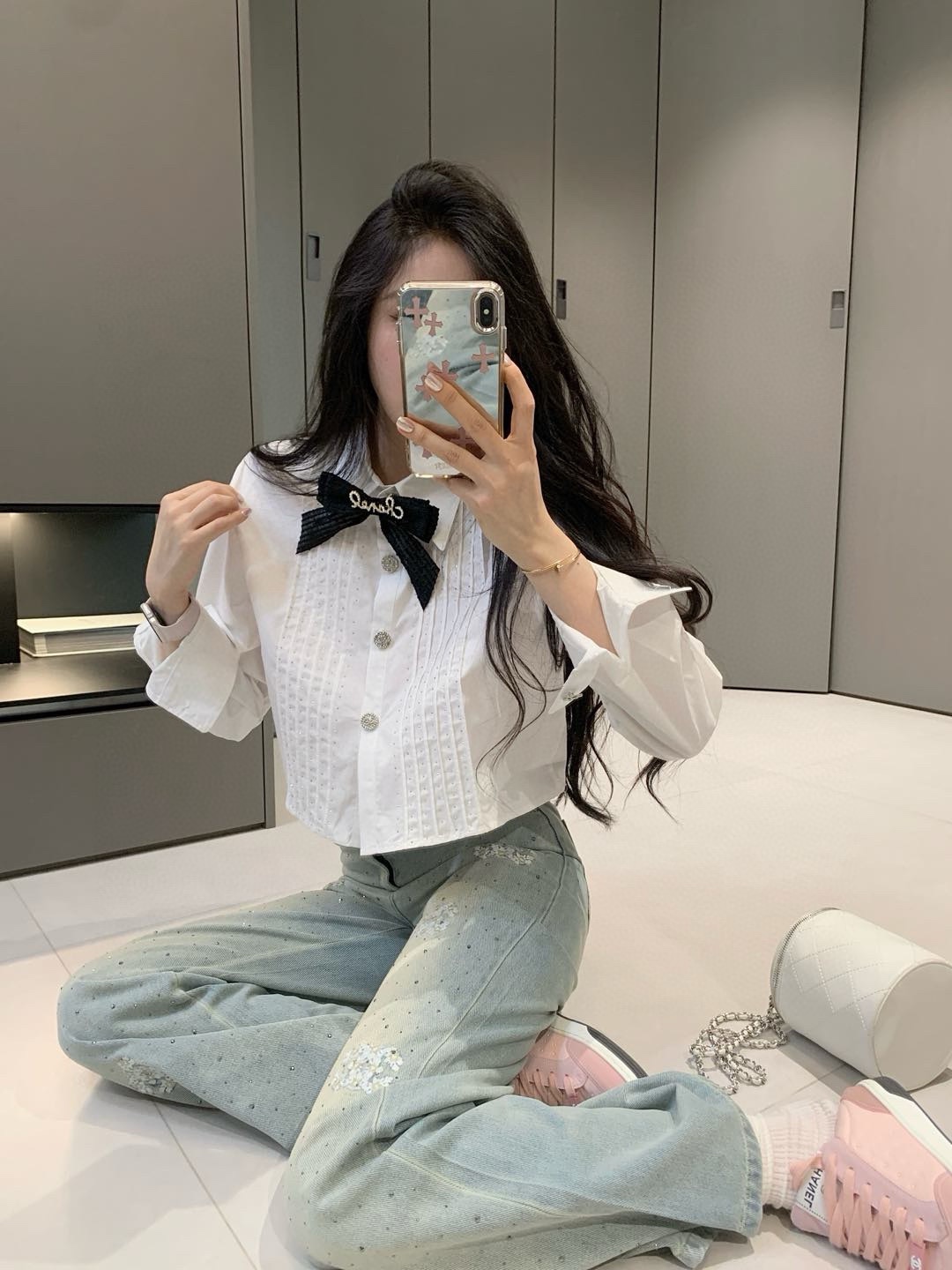 NO:315657,CHANE's latest style, sweet, pressed and pleated, diamond bow-decorated short buttoned lapel long-sleeved cotton shirt!  White, blue, (M size bust 112, sleeve length 61, clothing length 45), chanel, alexander wang19860909CHANE*新款 小香风气质甜美压褶烫钻蝴蝶结装饰短款系扣翻领长袖棉质衬衣！白色、蓝色、（M码胸围112,袖长61,衣长45）,,chanel,alexander wang,Women's clothing