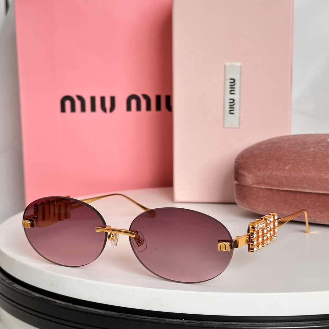  ‼️MIU MI*TOP QUALITY
3.0镜片
内镀蓝膜
镶钻镜腿
MODELSMU 5693T