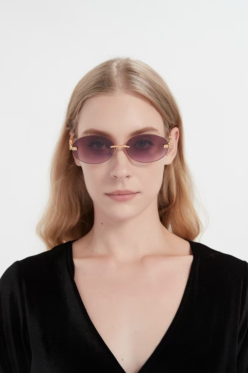  ‼️MIU MI*TOP QUALITY
3.0镜片
内镀蓝膜
镶钻镜腿
MODELSMU 5693T