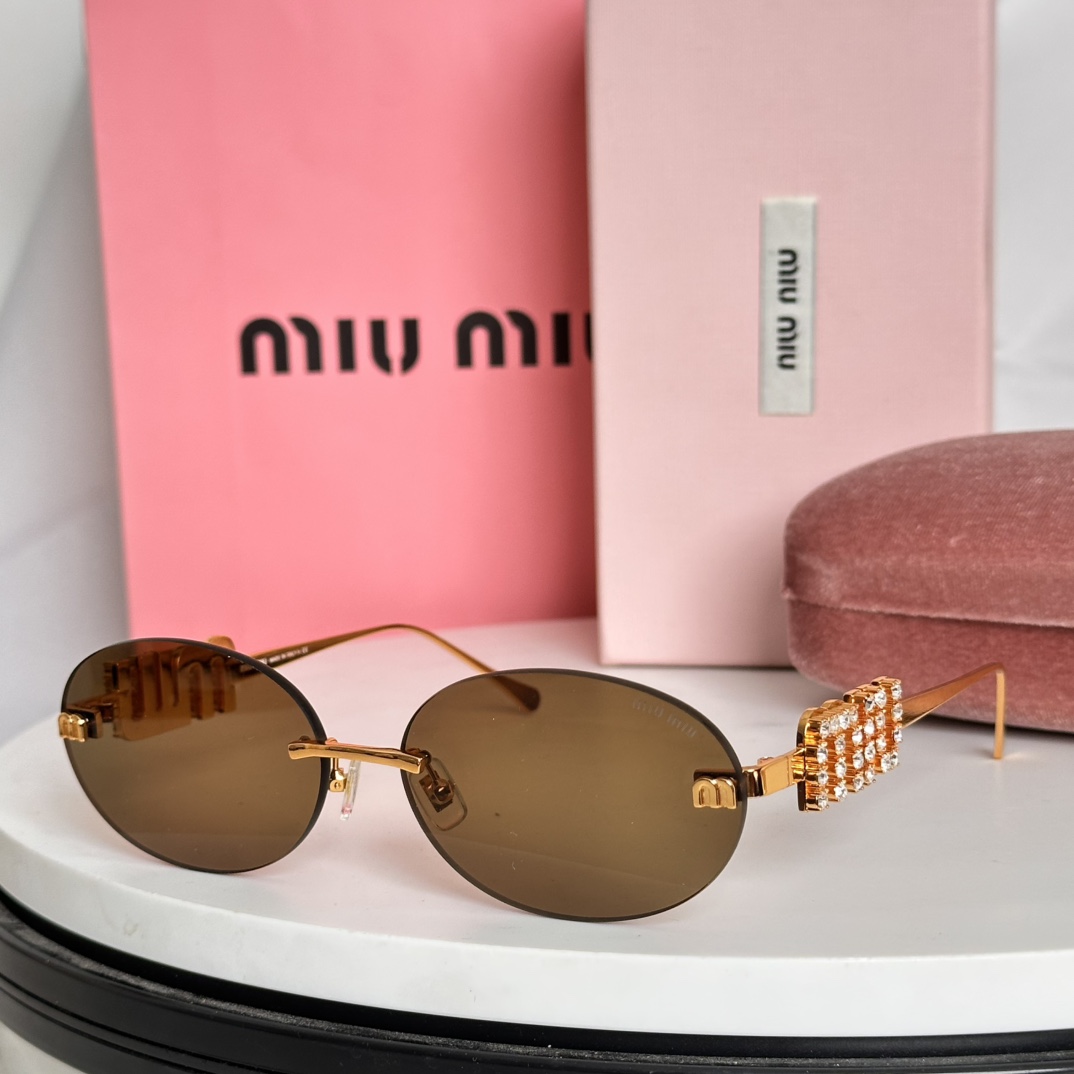  ‼️MIU MI*TOP QUALITY
3.0镜片
内镀蓝膜
镶钻镜腿
MODELSMU 5693T