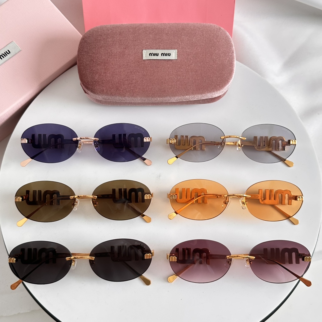  ‼️MIU MI*TOP QUALITY
3.0镜片
内镀蓝膜
镶钻镜腿
MODELSMU 5693T