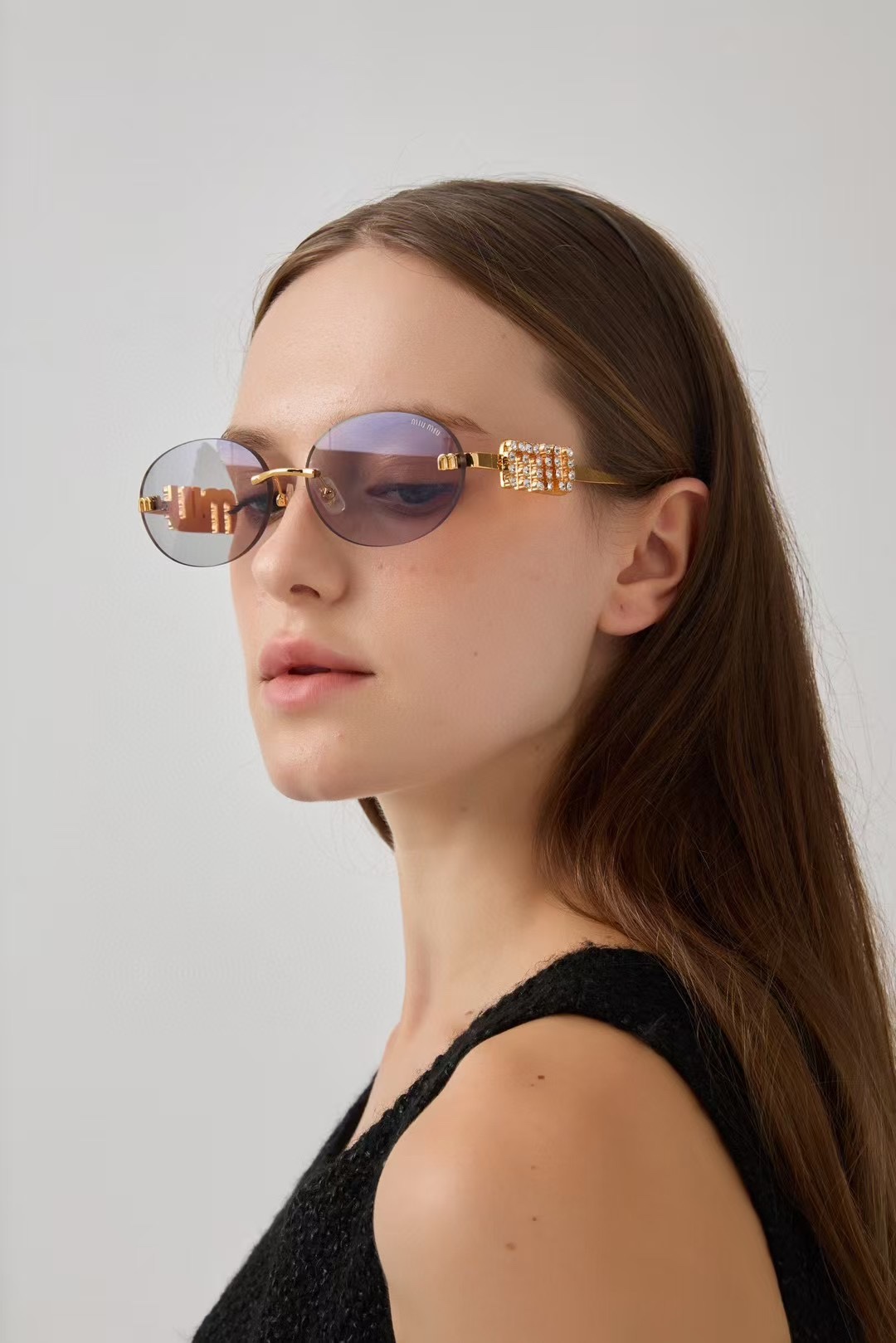  ‼️ 模特图 MIU MI*TOP QUALITY
3.0镜片
内镀蓝膜
镶钻镜腿
MODELSMU 