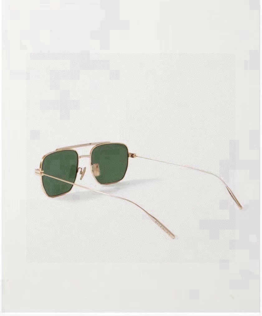  ‼️Givench*纪梵希限定系列~经典方形镜框
ModelGV40041U
Size55口19-14