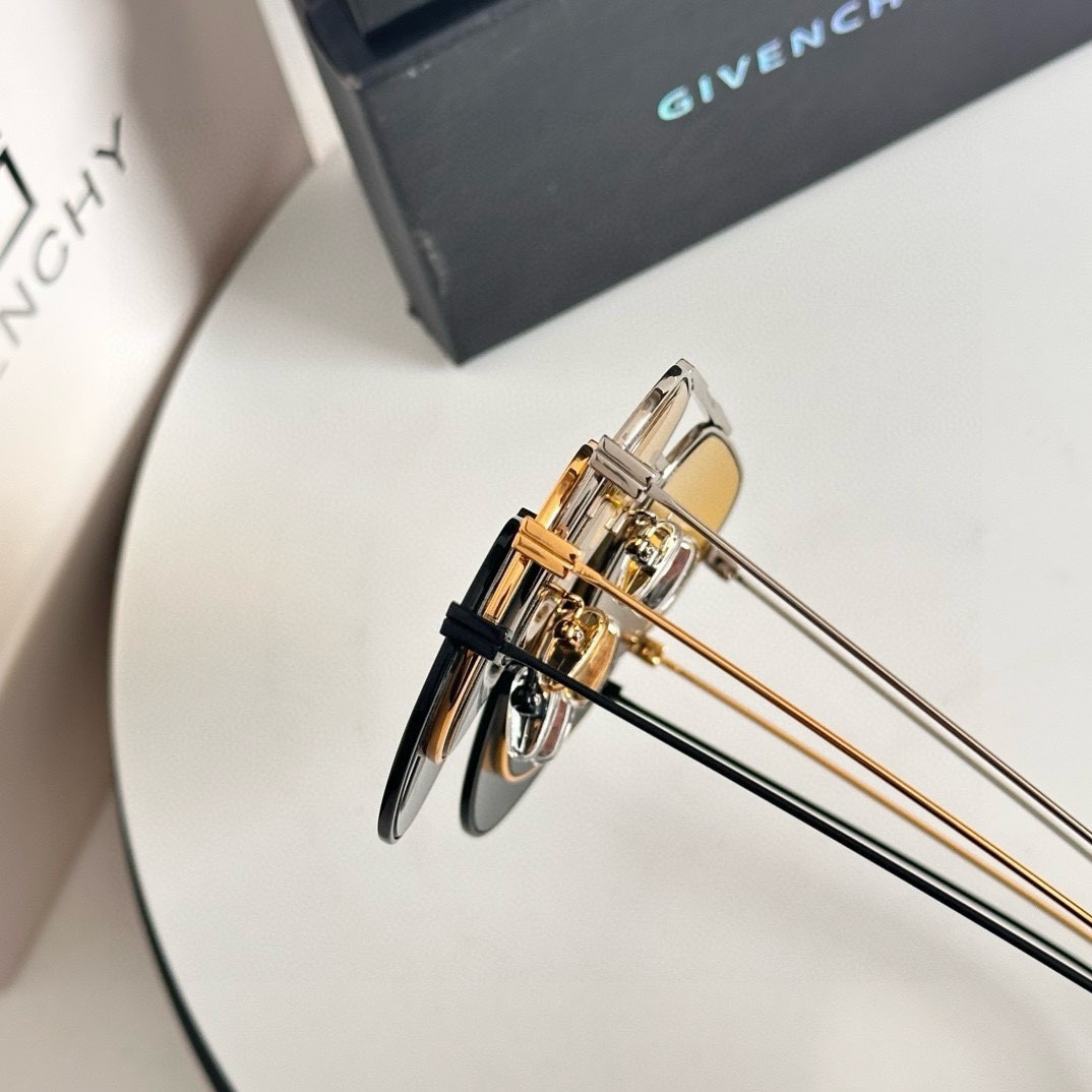  ‼️ 细节图 Givench*纪梵希限定系列~经典方形镜框
ModelGV40058U
Size58口
