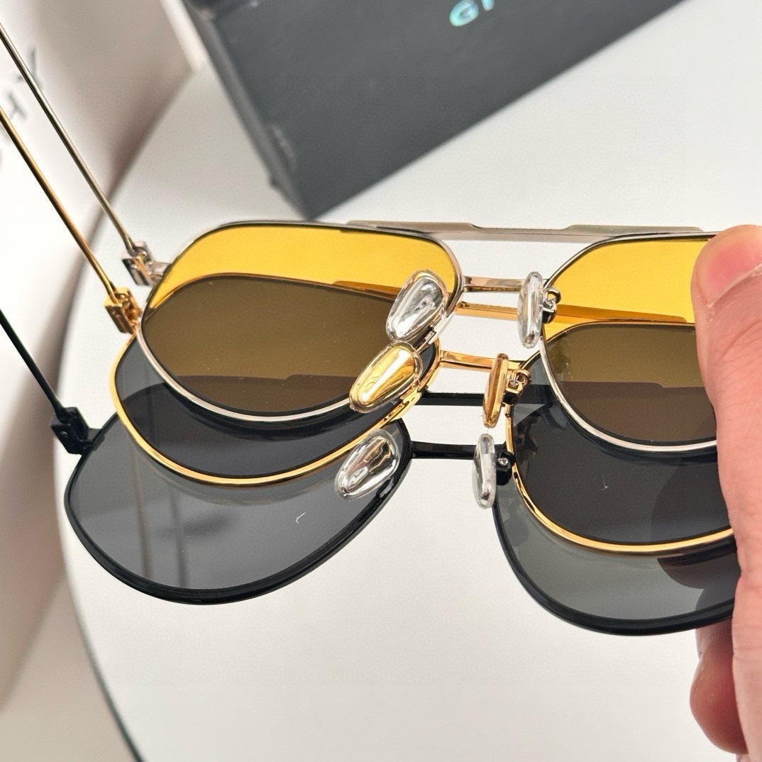  ‼️ 细节图 Givench*纪梵希限定系列~经典方形镜框
ModelGV40058U
Size58口