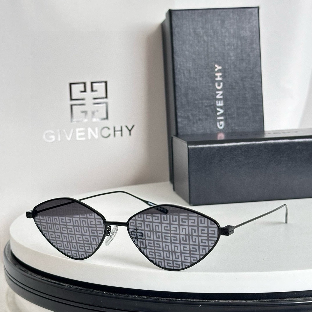  ‼️Givenchy*纪梵希限定系列~今年非常流行的猫眼镜框 原版五金辅料🔝
Model GV4004