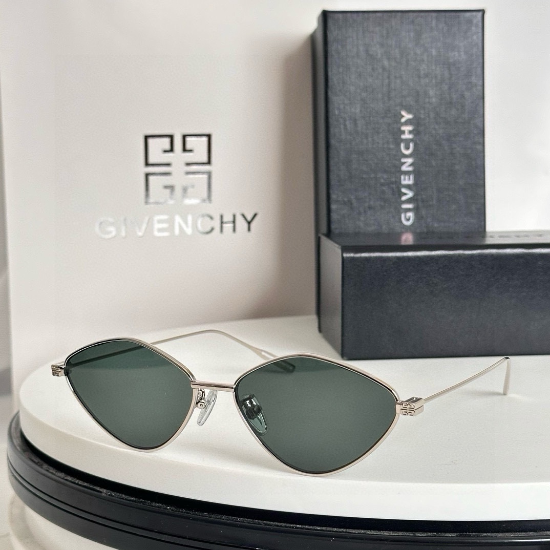  ‼️Givenchy*纪梵希限定系列~今年非常流行的猫眼镜框 原版五金辅料🔝
Model GV4004
