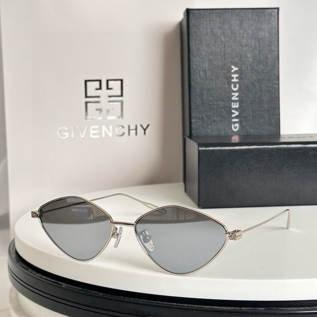  ‼️Givenchy*纪梵希限定系列~今年非常流行的猫眼镜框 原版五金辅料🔝
Model GV4004