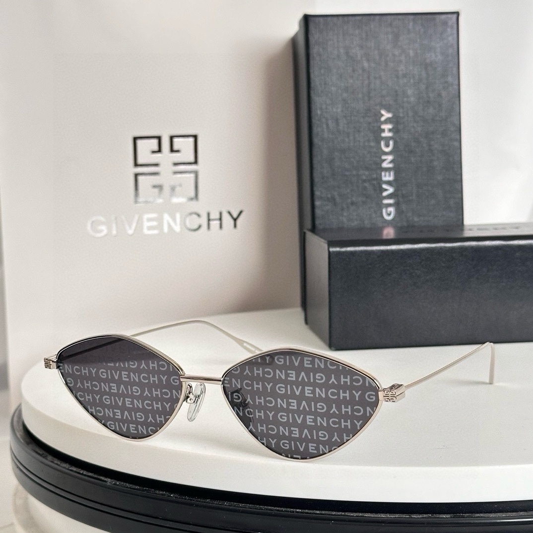  ‼️Givenchy*纪梵希限定系列~今年非常流行的猫眼镜框 原版五金辅料🔝
Model GV4004