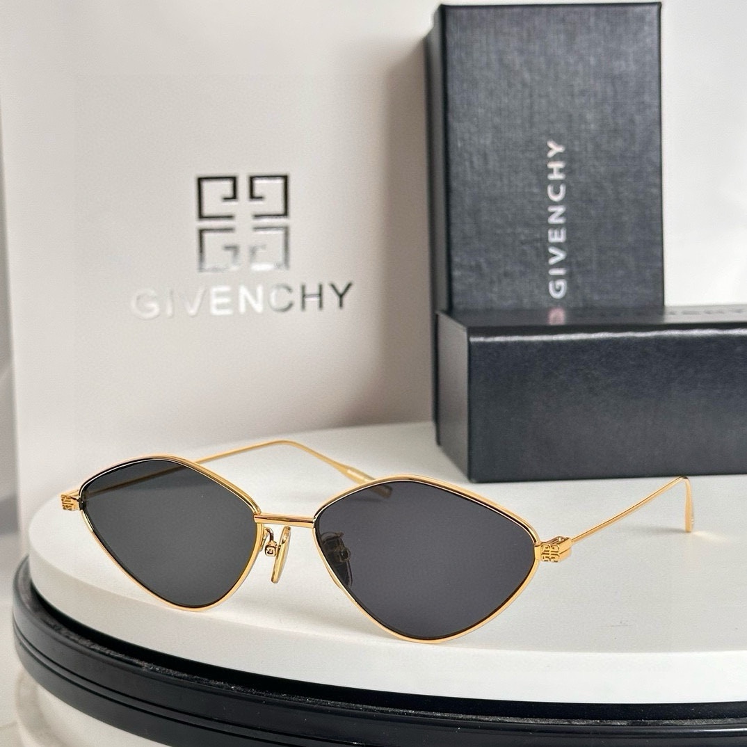  ‼️Givenchy*纪梵希限定系列~今年非常流行的猫眼镜框 原版五金辅料🔝
Model GV4004