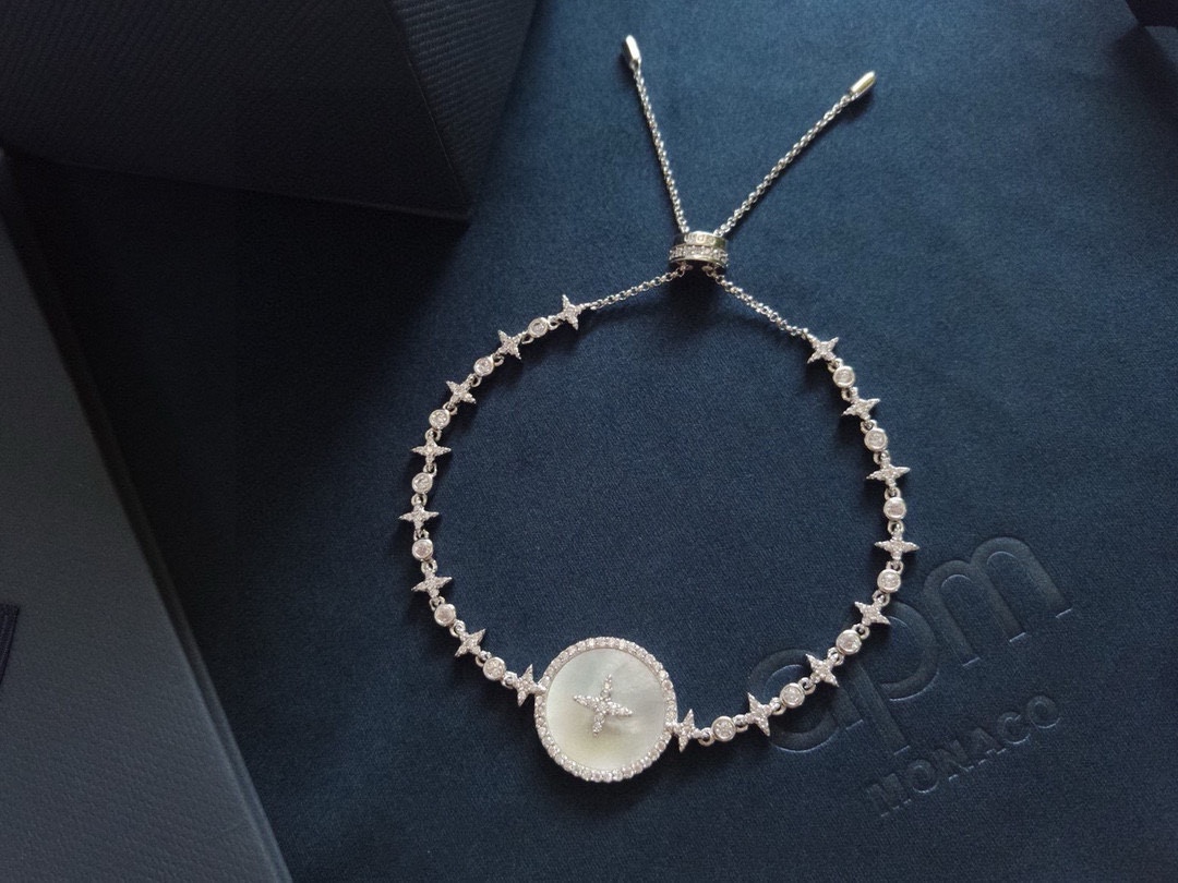 APM Monaco星星母贝手链女轻奢饰品设计感手链气质银饰品。