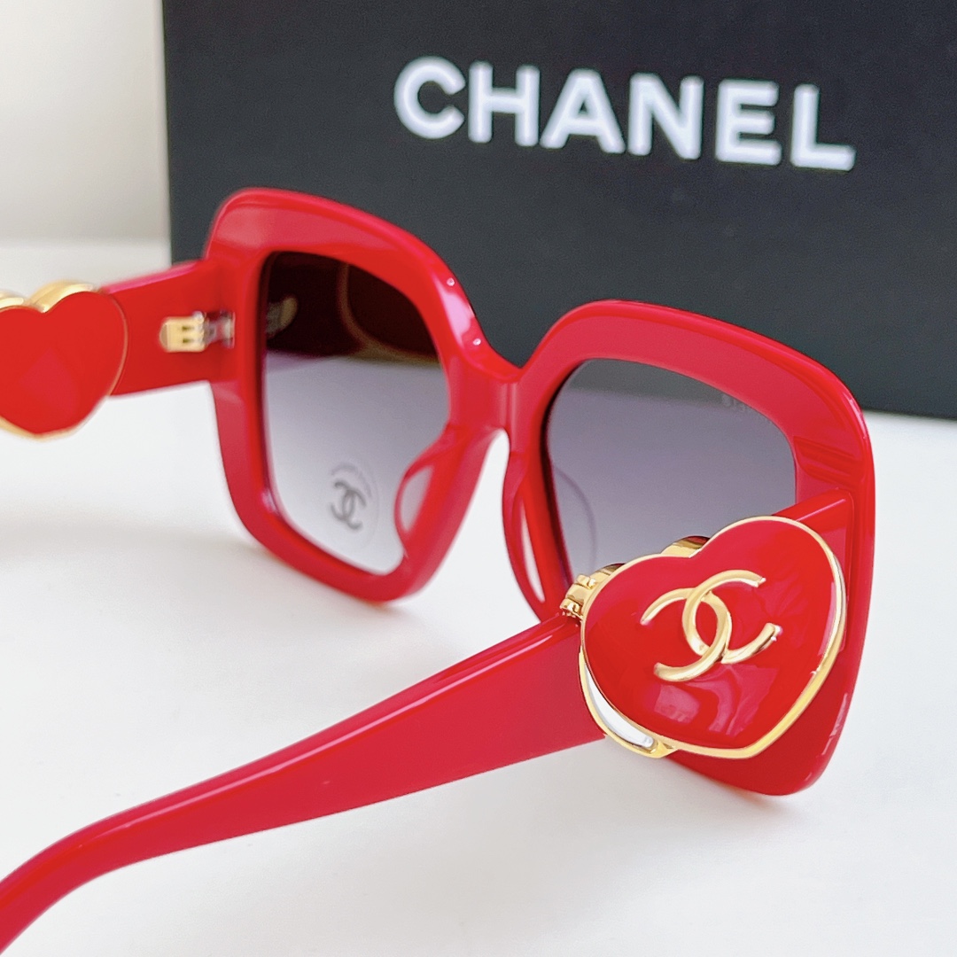  CHANE* 
跟足原版细节 大logo翻盖自带化妆镜子🪞
太绝了集美们 上脸yyds
Mod：CH5