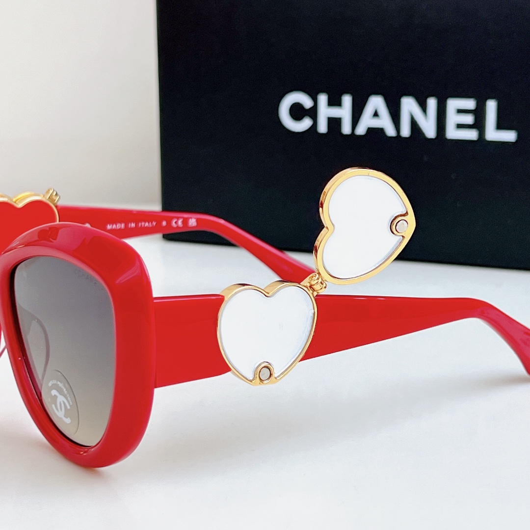 CHANE* 
跟足原版细节 大logo翻盖自带化妆镜子🪞
太绝了集美们 上脸yyds
Mod：CH55