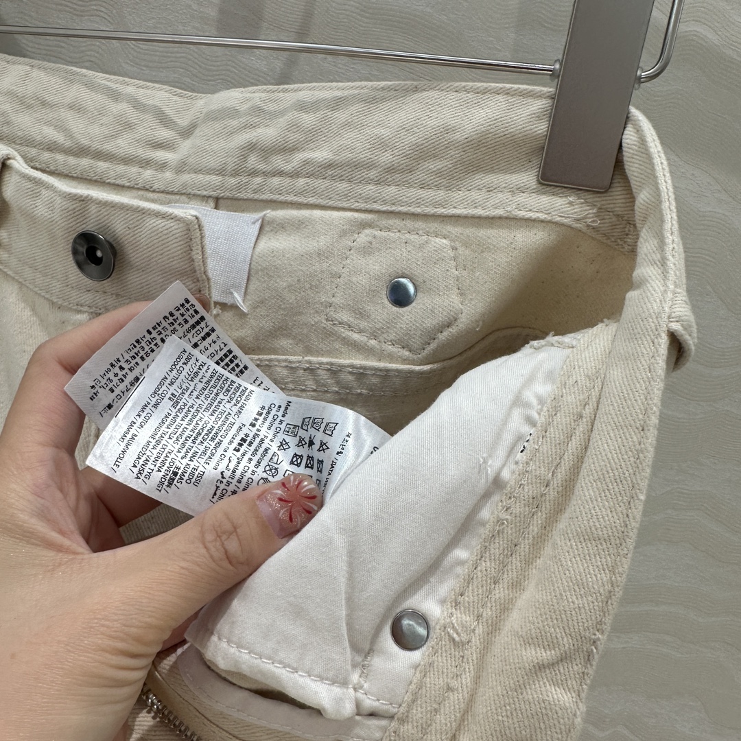 独家首发♥️原单品质，马吉MM潇洒帅气的高级原木色牛仔裤！毛须边工艺设计中高腰裤型超赞！进口原浆牛仔酵素