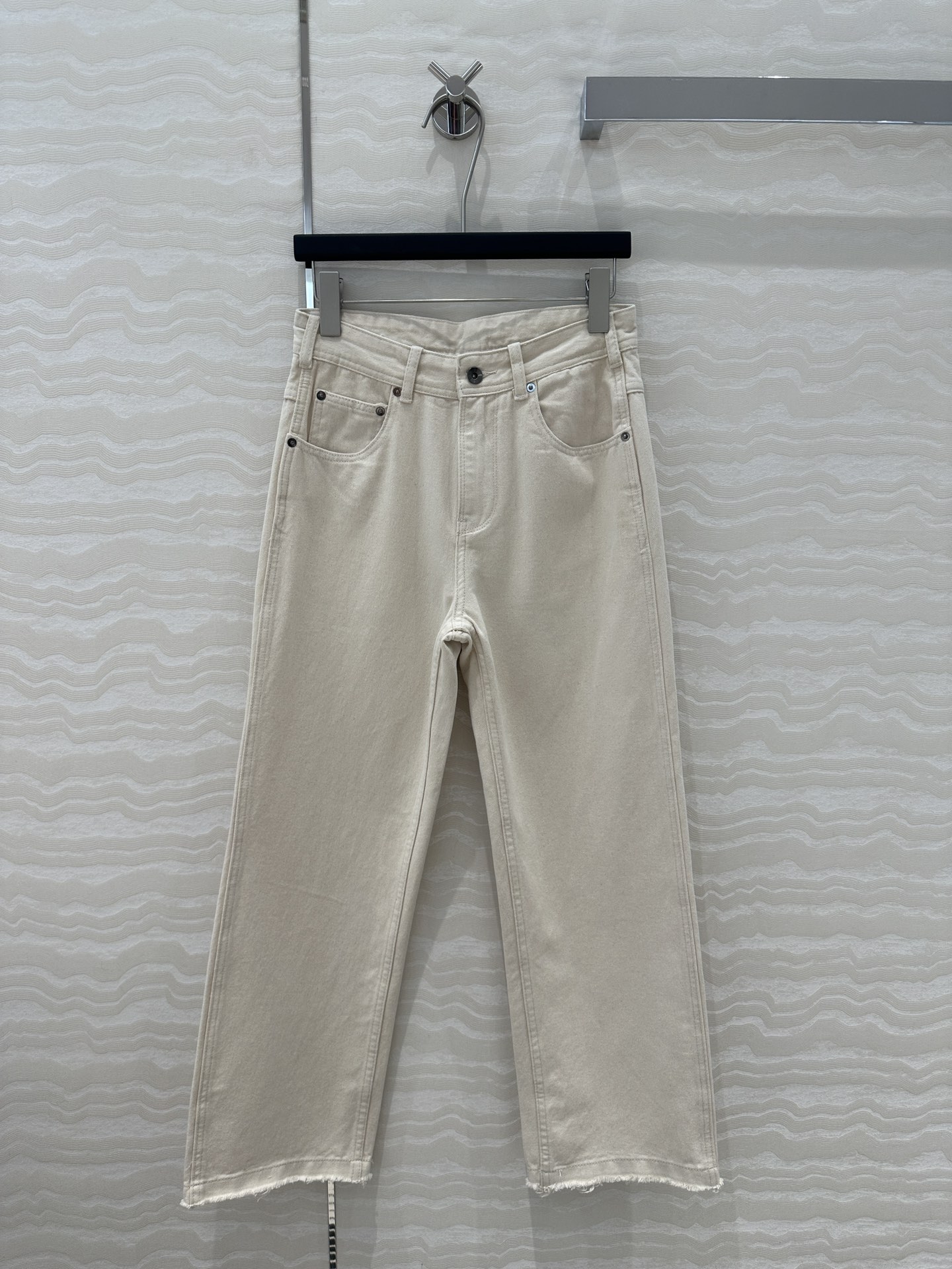 独家首发♥️原单品质，马吉MM潇洒帅气的高级原木色牛仔裤！毛须边工艺设计中高腰裤型超赞！进口原浆牛仔酵素