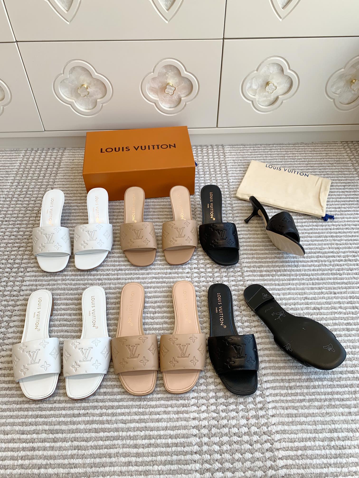 NO:164708,—————LV·Laser punched cat heel slippers·35-42, slippers, louis vuitton, slippers19860909—————LV·激光冲孔猫跟拖鞋·35-42,拖鞋,louis vuitton,slippers,Women's Shoes