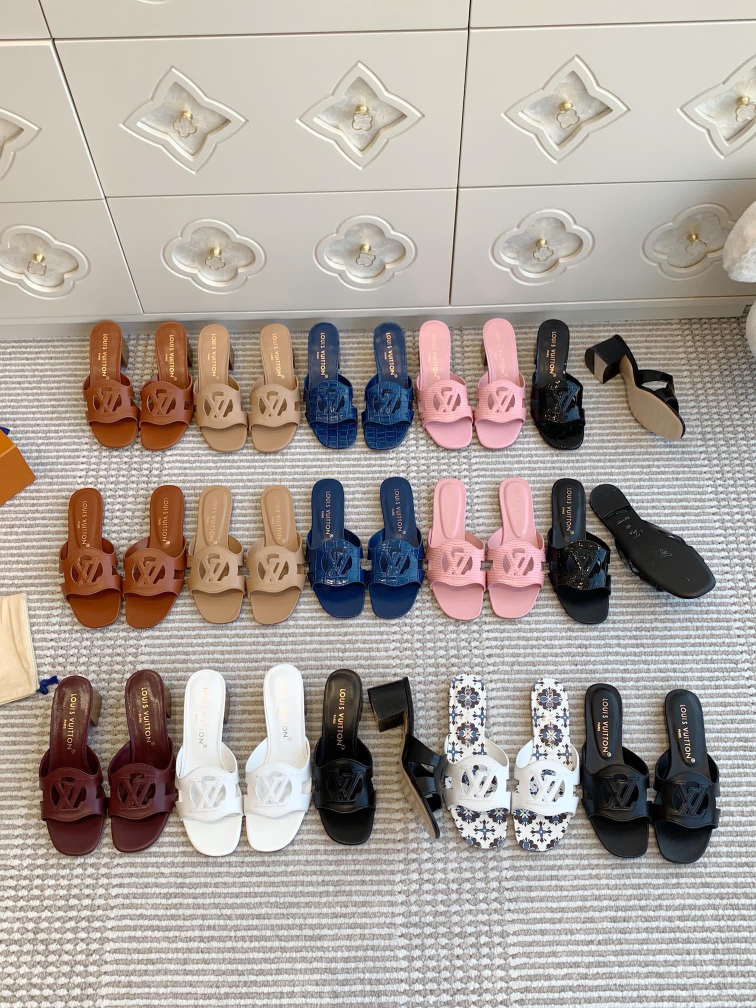 NO:164693,————LV·Holved Slippers·35-42, Slippers, louis vuitton, slippers19860909————LV·镂空拖鞋·35-42,拖鞋,louis vuitton,slippers,Women's Shoes
