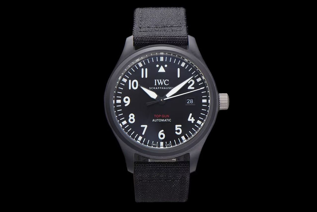 NO:617515,[XR’s new masterpiece and ingenuity inherits the IWC pilot series watch] Exclusive customized version!  The three-hand calendar 41MM watch has launched a black dial version, using minimalist black and white contrast to present a sharper visual style. It adopts a newly developed 'luminous digital dial' to greatly improve the reading experience at night. It is equipped with an original imported automatic winding movement with a swing frequency of 28800vph and a power reserve of 72 hours.  The original case is made of ceramic integrated, which is wear-resistant and corrosion-resistant, and its texture is comparable to the original. The original titanium buckle is paired with a black fabric strap, and the exquisitely polished titanium metal bottom is decorated with an embossed pattern, giving it a three-dimensional personality!  XR boutiques are on sale in limited edition, welcome to taste!  When you place an order, you will receive a pair of original green canvas straps!  ,,iwc19860909【XR全新力作匠心传承IWC万国飞行员系列腕表】独家定制版本！ 大三针日历41MM腕表,推出黑色表盘版本,采用极简的黑白对比呈现更犀利的视觉风格. 采用全新研发的「夜光数字表盘」,大幅提高夜间的读时体验. 搭载原装进口自动上链机芯,摆频28800vph,动力储备72小时. 原壳采用陶瓷一体化,耐磨抗腐蚀,质感媲美原装,原版钛扣搭配黑色织物表带,精品打磨钛金属表底装饰浮雕图案,立体个性！ XR精品限量发售,欢迎品鉴！下单即送原版绿色帆布表带一副！,,iwc,Watch