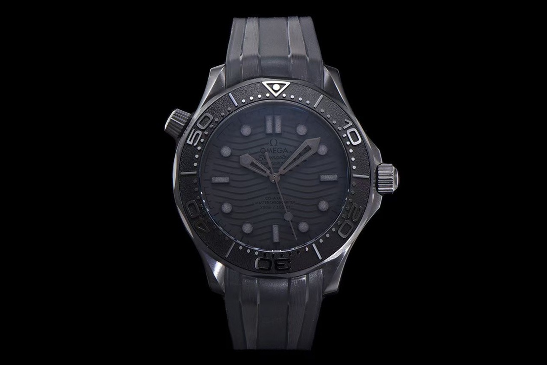 NO:617523,BO Factory Omega Seamaster Black Seamaster Diving Watch is coming!  The most accurate version on the market, welcome to taste it!  The original size is 43.50mm, integrated full-shell ceramic, the case, bezel, and corrugated pattern dial are all made of black zirconia [Zr02] technology. The bezel rotates smoothly and has good waterproof effect!  The hollow hands and the luminous beads at 12 o'clock on the bezel are covered with Super-LumiNova!  The color rendering is excellent!  Exclusively customized 8806 integrated movement, the texture, structure, balance wheel position and hollowing are all consistent with the original version!  The beauty of operation is clearly visible. Using mature etching technology, the logo details and back cover lettering are smooth, sharp and beautiful!  ,,omega19860909BO厂欧米茄海马米墨黑海马潜水腕表重磅来袭！市面最对版版本,欢迎品鉴！ 原版尺寸43.50mm,一体化整壳陶瓷,表壳、表圈、波纹图案表盘均采用黑色氧化锆[Zr02]技术制成.圈口旋转丝滑,防水效果好！ 镂空指针及圈口12点位的夜光珠均覆有Super-LumiNova夜光涂层！显色程度极佳！ 独家定制8806一体机芯,纹理、结构、摆轮位置和镂空均与原版一致！运转美态清晰可见. 采用成熟的蚀刻工艺,logo细节及后盖刻字平整锐利美观！,,omega,Watch