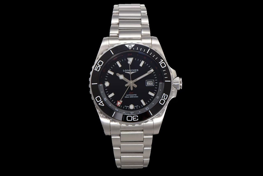 NO:617503,U8 Factory Longines Concas Sports Series GMT Watch is coming!  Official website synchronization!  The debut is the peak!  Super boutique!  Welcome to taste!  1 The new watch has the same cool design and practical functions, with green, black, and blue dial color options, each one is addictive!  2. The watch case is made of 904L stainless steel, flawless, with superb grinding technology, brushed and polished, equipped with an anti-glare sapphire crystal mirror, a screw-in crown with double seals, and has excellent waterproof performance!  3 Brand new stainless steel bracelet, original and genuine mold opening, customized original raw ears, the head pieces are the same as the genuine ones, the craftsmanship shows the quality, and it shows the style of a big manufacturer!  4. The case size is 41mm. It uses the best high-end dial and imported precision super luminous hands. The bezel uses a one-way rotating ceramic bezel and is marked with a 60-minute diving scale. It is suitable for Asian and Chinese men's wrists!  5 movement adopts the excellent performance of 3186GMT dual time, which realizes the function of calendar reversal and 100% synchronization with the original product (different from other movements on the market). It also has a 72-hour long power reserve, making it more practical to need universal time at home and abroad!  Make sure you are in both places!  U8 Factory's ingenious work, you deserve it!  Independently packaged and shipped (watch bottom cover code, watch buckle code, warranty card, tag, four codes in one),,longines19860909U8 Factory浪琴康卡斯运动系列GMT腕表震撼来袭！官网同步！出道即巅峰！超级精品！欢迎品鉴！ 1全新腕表具有同样炫酷的设计和实用的功能,搭配绿色、黑色、蓝色盘面色彩选择,款款让人爱不释手！ 2表壳采用904L精钢制成,完美无瑕,打磨工艺高超,经过拉丝和抛光处理,配备防眩目蓝宝石水晶镜面,带有双密封垫的旋入式表冠,具有米优秀防水性能！ 3全新精钢表链,原装正品开模,定制原装生耳,头粒同正品通用,工艺彰显品质,方显大厂风范！ 4表壳尺寸为41mm,采用最好高顶级表盘和进口精密超强夜光指针,表圈采用单向旋转陶瓷表圈,并标注60分钟潜水刻度,适合亚洲跟中国男士手腕！ 5机芯采用性能卓越的3186GMT两地时,实现日历可返调,与正品百分百同步的功能(区别于市场的其他机芯）,还具备72小时长动力储存,让需要国内外两地通用时间需求更加实用！做到两地不误！ U8 Factory匠心之作,您值得拥有！独立包装出货(腕表底盖码表扣码保修卡吊牌四码合一）,,longines,Watch