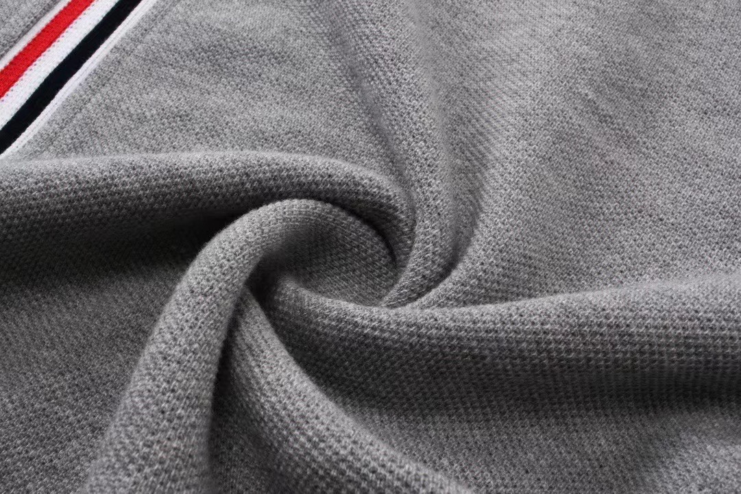 ThomBrowne Post-TB Knitting Polo: Unique Design with 253 Groundware, Three-Color Laced Fabrics - 图片 9