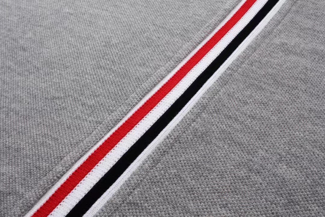 ThomBrowne Post-TB Knitting Polo: Unique Design with 253 Groundware, Three-Color Laced Fabrics - 图片 8